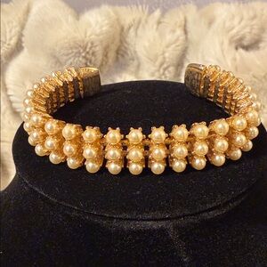 Elegant Gold Pearl Bracelet